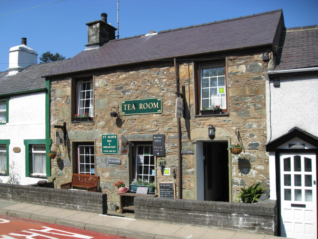 Tŷ Mawr B&B And Tea Room | At The Foot Of Snowdon Tel: 01766 890837